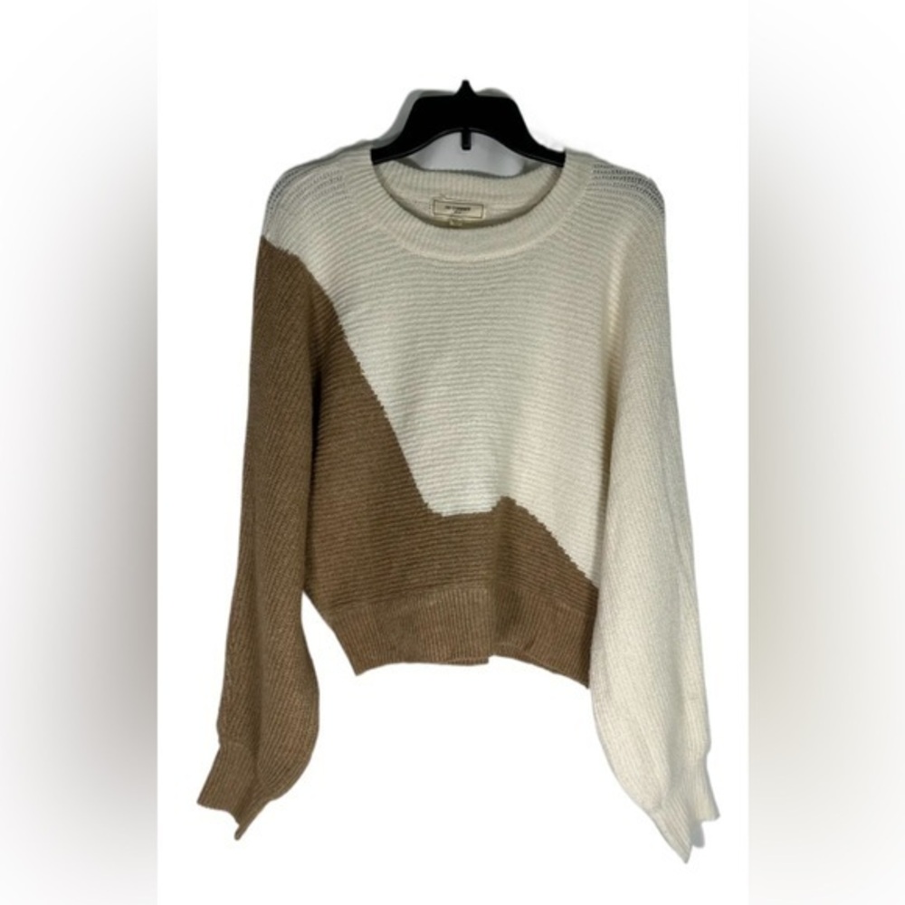 NO COMMENT Colorblocked Wave Crewneck Sweater